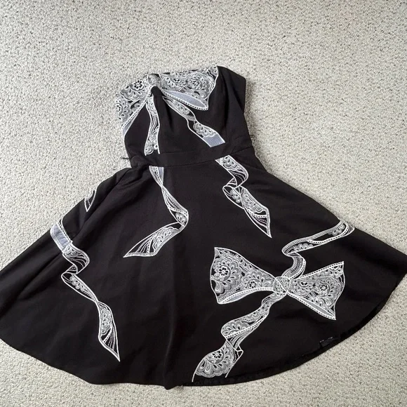 green emerald velvet dress White House Black Market Black and White Geometric Sheath Dress main image 0